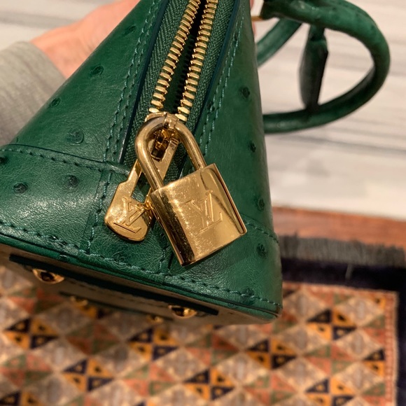 ❇️Sold❇️Louis Vuitton Ostrich Exotic Alma BB green - Picture 6 of 8